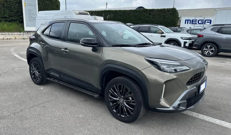 TOYOTA YARIS CROSS ADVENTURE BRONZE USATO NOLA AVELLINO pieno