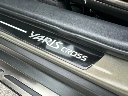 TOYOTA YARIS CROSS ADVENTURE BRONZE USATO NOLA AVELLINO pieno