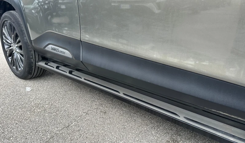 TOYOTA YARIS CROSS ADVENTURE BRONZE USATO NOLA AVELLINO pieno