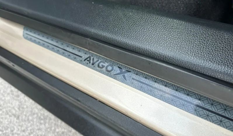 TOYOTA AYGO X 1.0 BENZINA GINGER USATO NOLA AVELLINO pieno