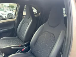 TOYOTA AYGO X 1.0 BENZINA GINGER USATO NOLA AVELLINO pieno