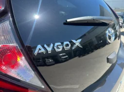 TOYOTA AYGO X 1.0 BENZINA VERDE USATO NOLA AVELLINO pieno