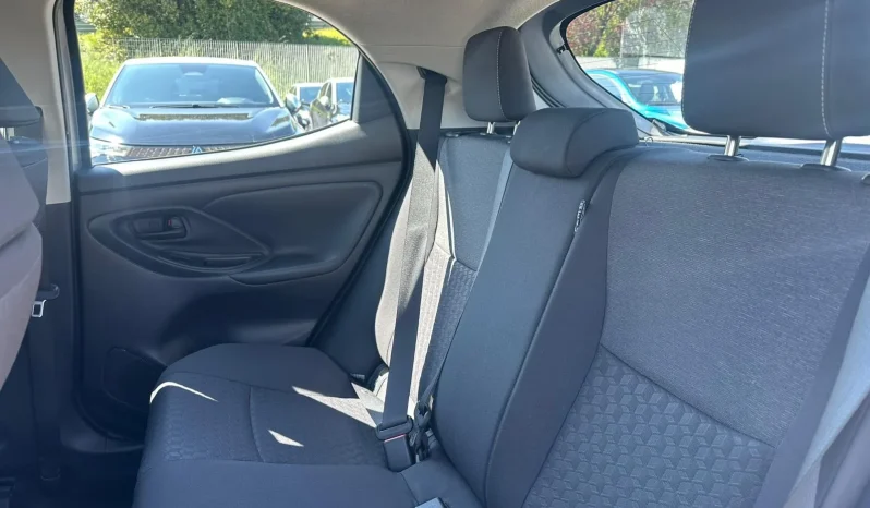 TOYOTA YARIS TREND HYBRID SILVER USATO NOLA AVELLINO pieno