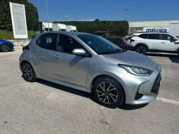 TOYOTA YARIS TREND HYBRID SILVER USATO NOLA AVELLINO pieno