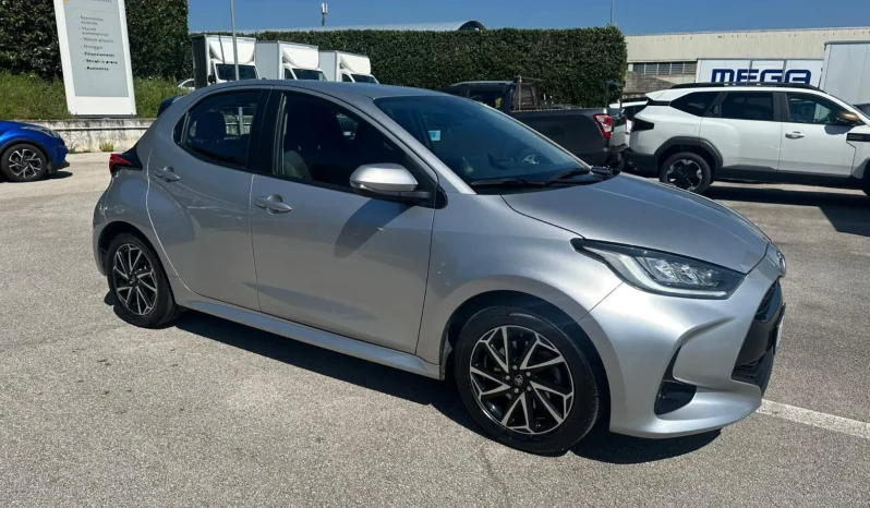 TOYOTA YARIS TREND HYBRID SILVER USATO NOLA AVELLINO pieno