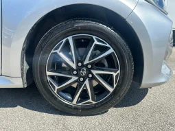 TOYOTA YARIS TREND HYBRID SILVER USATO NOLA AVELLINO pieno