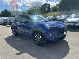 TOYOTA YARIS CROSS TREND 1.5 HYBRID BLUE USATO NOLA AVELLINO pieno
