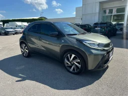 TOYOTA AYGO X 1.0 BENZINA LOUNGE VERDE USATO NOLA AVELLINO pieno