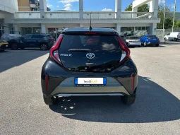 TOYOTA AYGO X 1.0 BENZINA LOUNGE VERDE USATO NOLA AVELLINO pieno