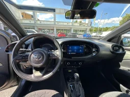 TOYOTA AYGO X 1.0 BENZINA LOUNGE VERDE USATO NOLA AVELLINO pieno