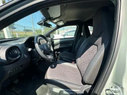 TOYOTA AYGO X BENZINA LOUNGE GREEN USATO NOLA AVELLINO pieno