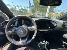 TOYOTA AYGO X BENZINA LOUNGE GREEN USATO NOLA AVELLINO pieno