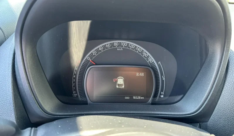 TOYOTA AYGO X BENZINA LOUNGE GREEN USATO NOLA AVELLINO pieno