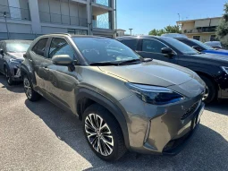 TOYOTA YARIS CROSS LOUNGE BRONZE USATO NOLA AVELLINO pieno
