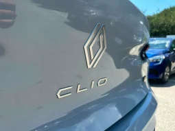 NUOVA RENAULT CLIO FULL HYBRID USATO AZIENDALE NOLA AVELLINO pieno