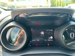 TOYOTA YARIS 1.5 HYBRID TREND BIANCO SUPER USATO NOLA AVELLINO pieno
