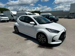 TOYOTA YARIS 1.5 HYBRID TREND BIANCO SUPER USATO NOLA AVELLINO pieno
