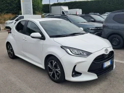 TOYOTA YARIS 1.5 HYBRID TREND BIANCO USATO NOLA AVELLINO pieno