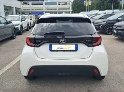 TOYOTA YARIS 1.5 HYBRID TREND BIANCO USATO NOLA AVELLINO pieno