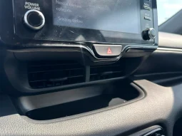 TOYOTA YARIS 1.5 HYBRID TREND SILVER MET USATO NOLA AVELLINO pieno