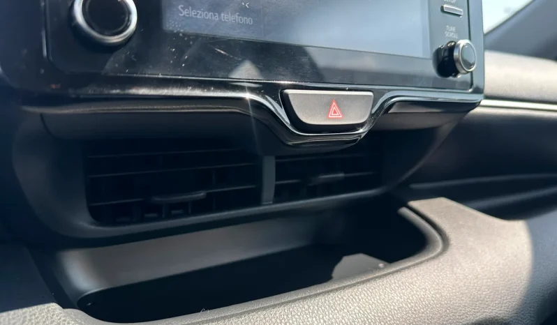 TOYOTA YARIS 1.5 HYBRID TREND SILVER MET USATO NOLA AVELLINO pieno