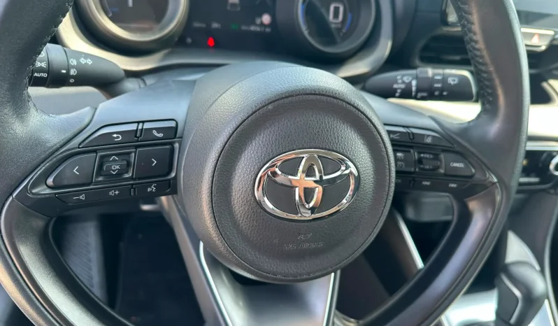 TOYOTA YARIS 1.5 HYBRID TREND SILVER MET USATO NOLA AVELLINO pieno