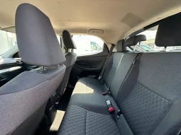 TOYOTA YARIS 1.5 HYBRID TREND SILVER MET USATO NOLA AVELLINO pieno