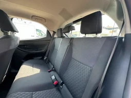 TOYOTA YARIS 1.5 HYBRID TREND SILVER MET USATO NOLA AVELLINO pieno