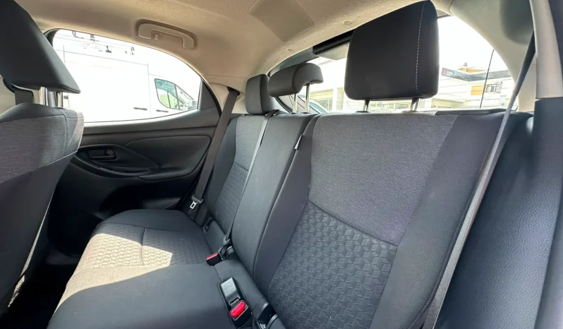 TOYOTA YARIS 1.5 HYBRID TREND SILVER MET USATO NOLA AVELLINO pieno