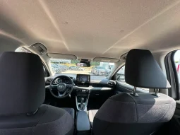 TOYOTA YARIS 1.5 HYBRID TREND SILVER MET USATO NOLA AVELLINO pieno