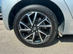 TOYOTA YARIS 1.5 HYBRID TREND SILVER MET USATO NOLA AVELLINO pieno