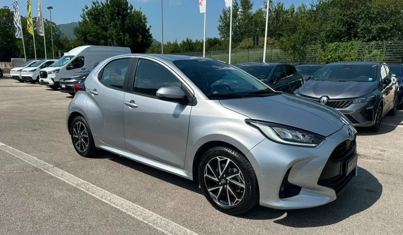 TOYOTA YARIS 1.5 HYBRID TREND SILVER MET USATO NOLA AVELLINO pieno