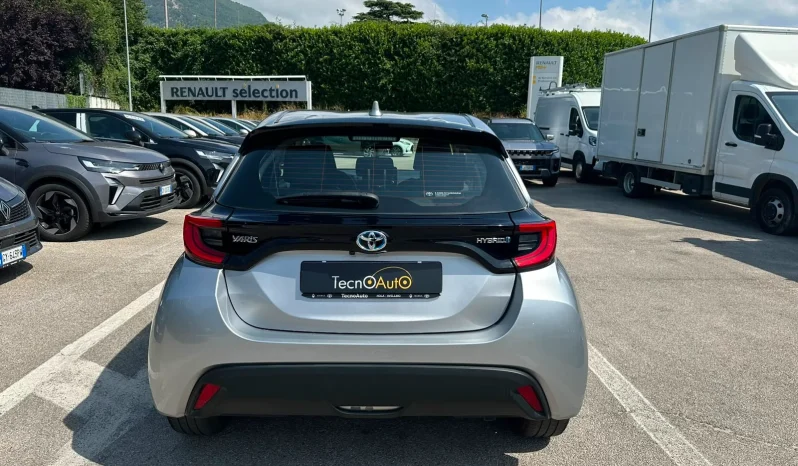 TOYOTA YARIS 1.5 HYBRID TREND SILVER MET USATO NOLA AVELLINO pieno