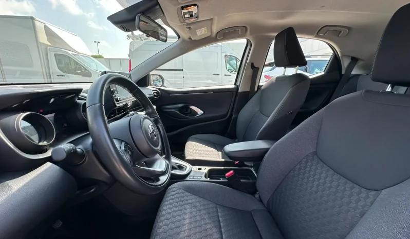 TOYOTA YARIS 1.5 HYBRID TREND SILVER MET USATO NOLA AVELLINO pieno