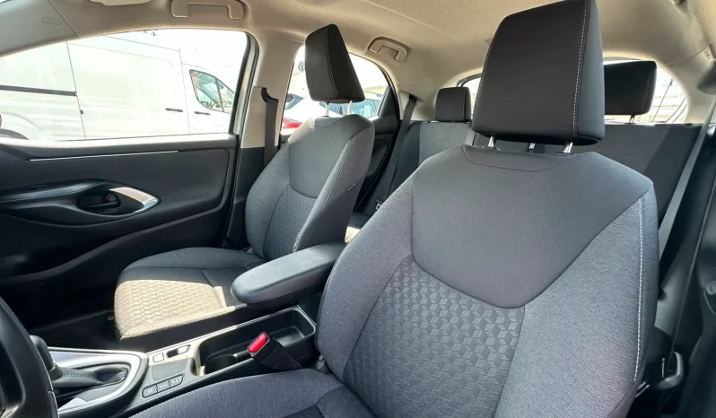TOYOTA YARIS 1.5 HYBRID TREND SILVER MET USATO NOLA AVELLINO pieno