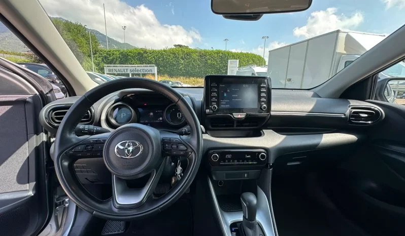 TOYOTA YARIS 1.5 HYBRID TREND SILVER MET USATO NOLA AVELLINO pieno