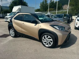 TOYOTA AYGO X 1.0 BENZINA GINGER USATO NOLA AVELLINO pieno