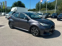 TOYOTA YARIS 1.5 HYBRID TREND GREY USATO NOLA AVELLINO pieno