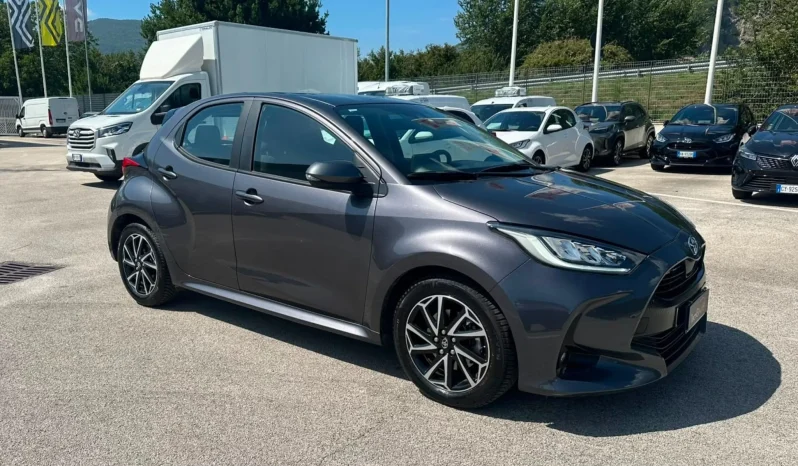 TOYOTA YARIS 1.5 HYBRID TREND GREY USATO NOLA AVELLINO pieno
