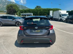TOYOTA YARIS 1.5 HYBRID TREND GREY USATO NOLA AVELLINO pieno