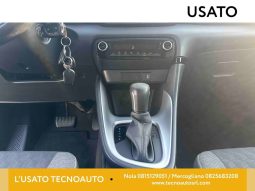 TOYOTA YARIS TREND 1.5 HYBRID BLACK MET USATO NOLA AVELLINO pieno